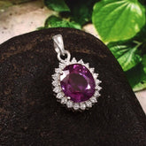 Unusual  Eye-catching Alexandrite pendant