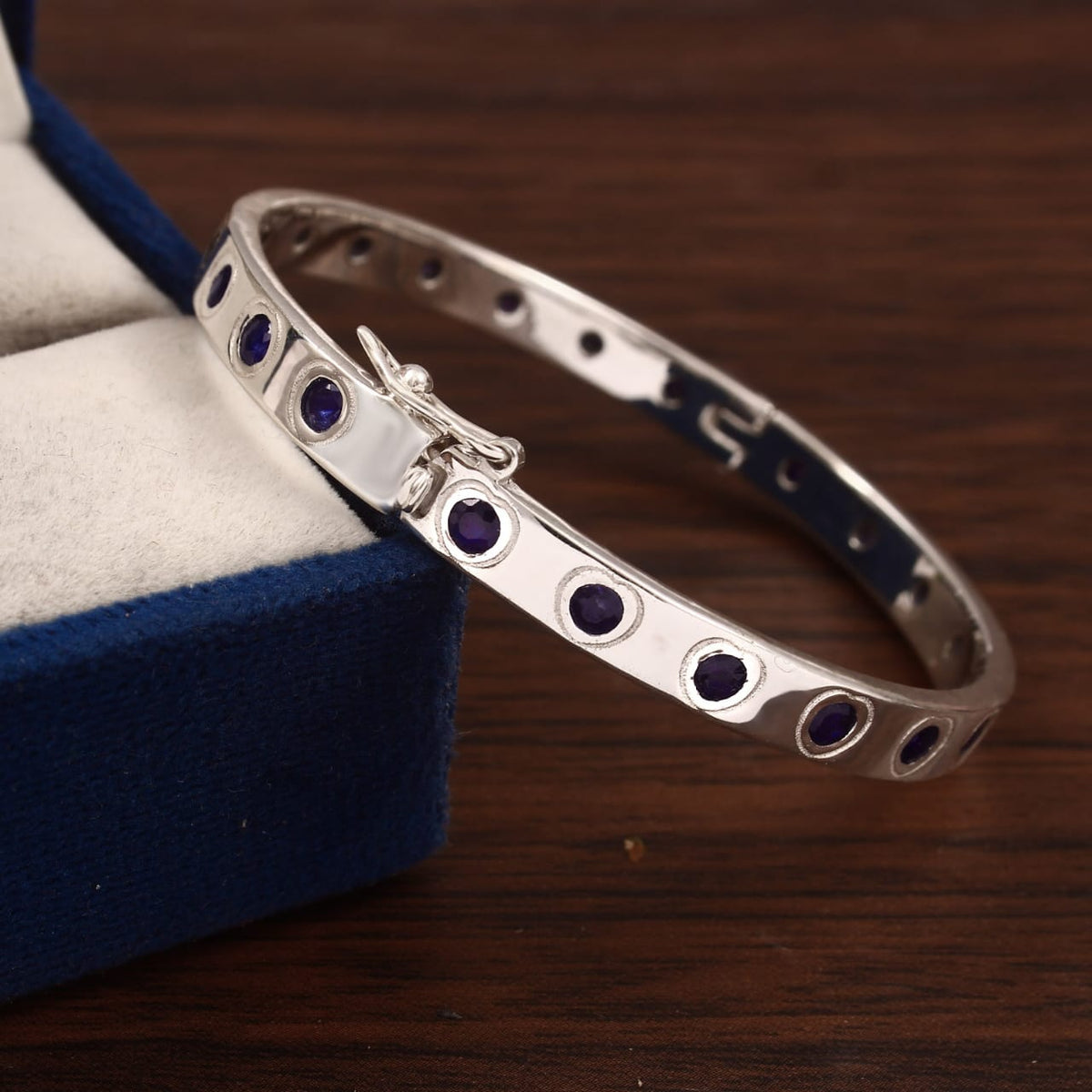 Unique Bracelet made from real blue sapphire